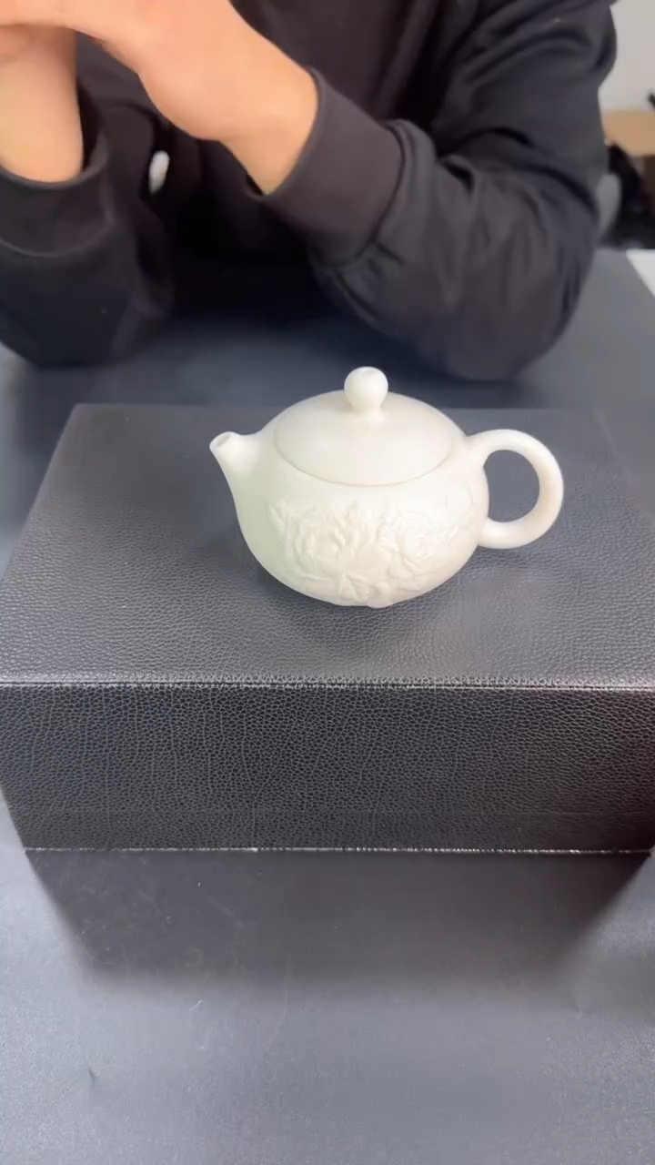 【闪购商品】羊脂玉浮雕西施壶