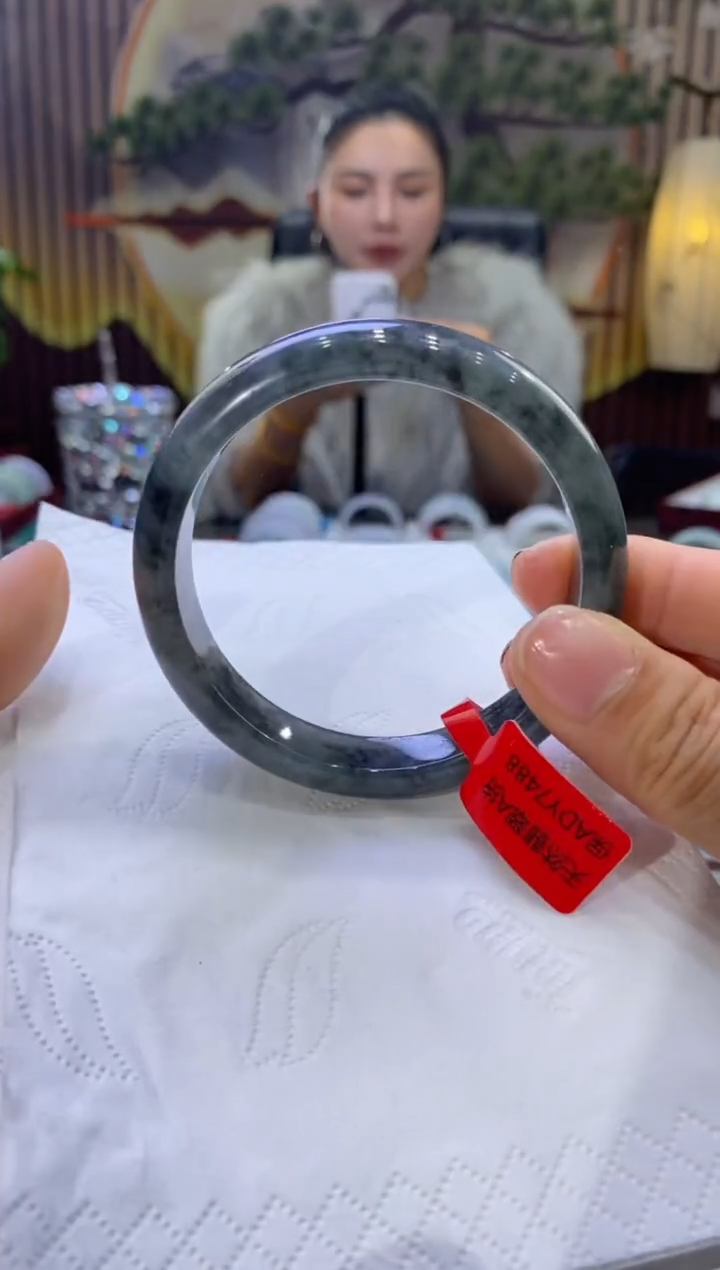 【闪购商品】翡翠手镯未镶嵌多人004543