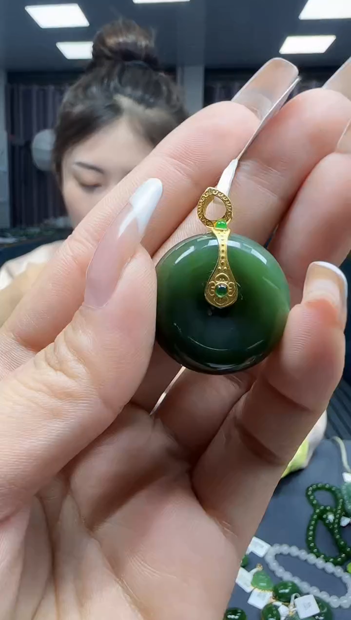 【闪购商品】和田玉挂件18K金镶嵌1