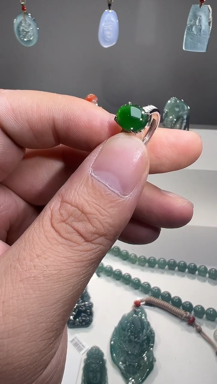 未镶嵌戒指翡翠戒指