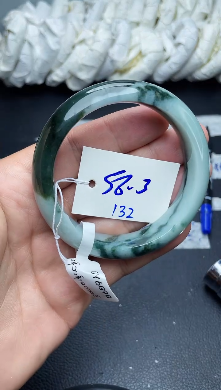 翡翠手镯未镶嵌132