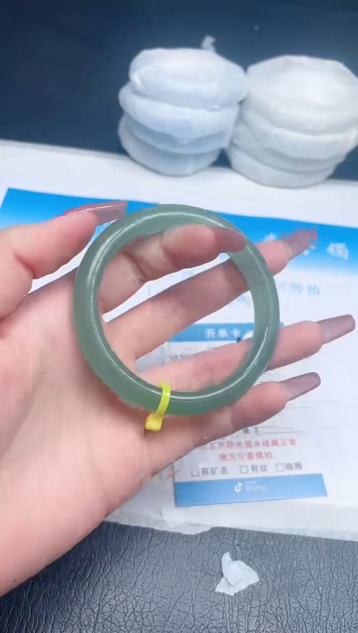 【闪购商品】石英质玉手镯未镶嵌52-56