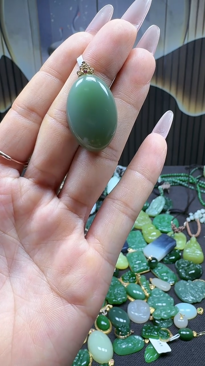 和田玉18K金镶嵌吊坠(不含链)1