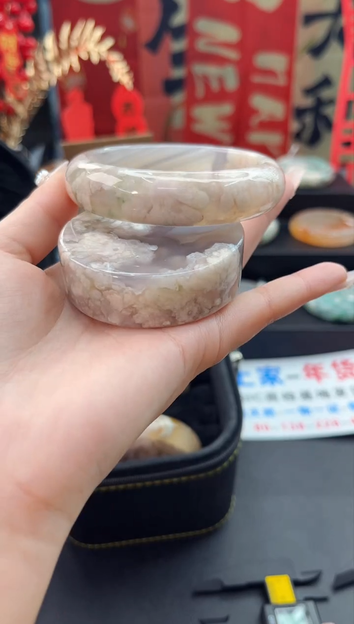 【闪购商品】石英质玉手镯未镶嵌赠送镯心（60圈口）