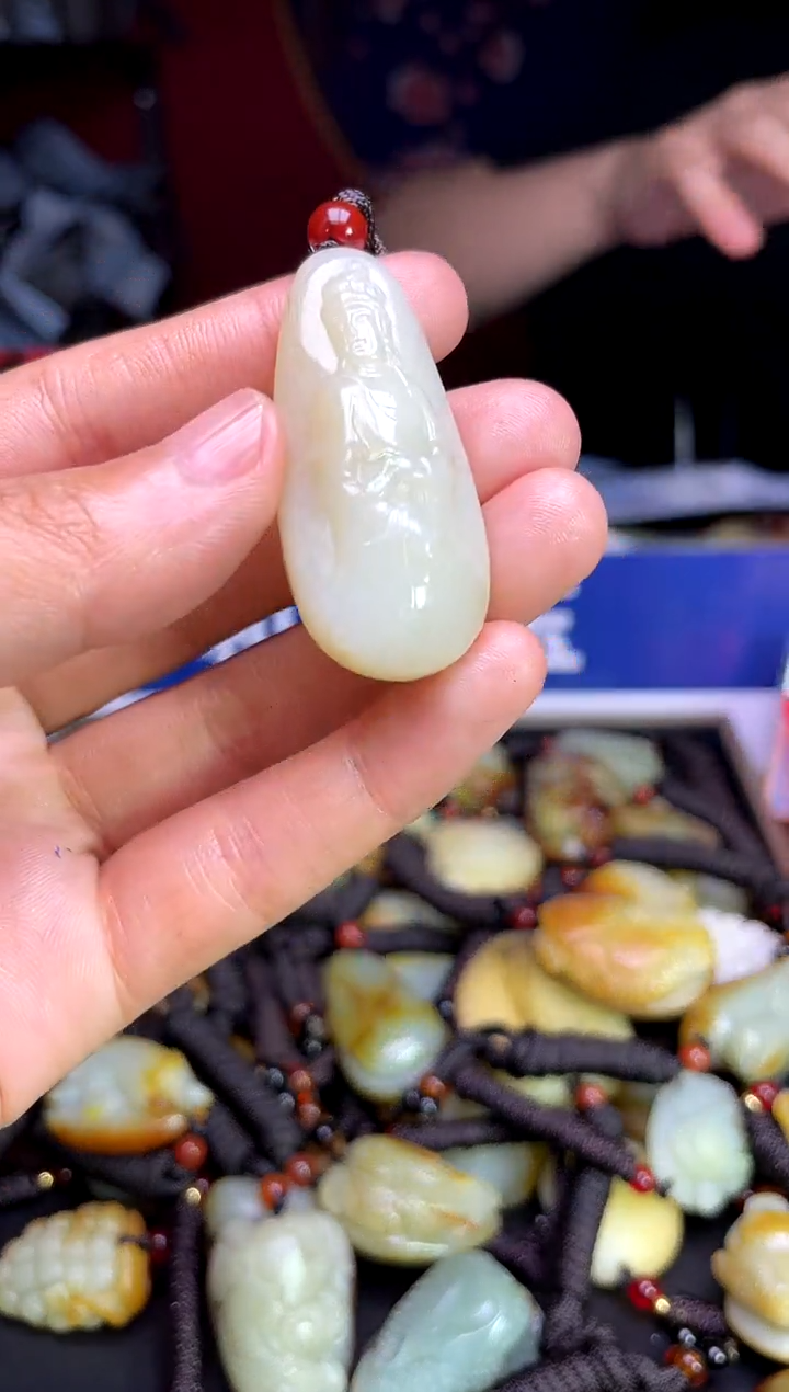 和田玉未镶嵌颈饰1