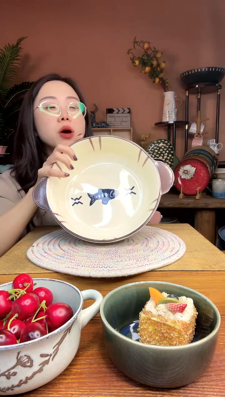 陶瓷9英寸手绘双耳碗 微瑕疵