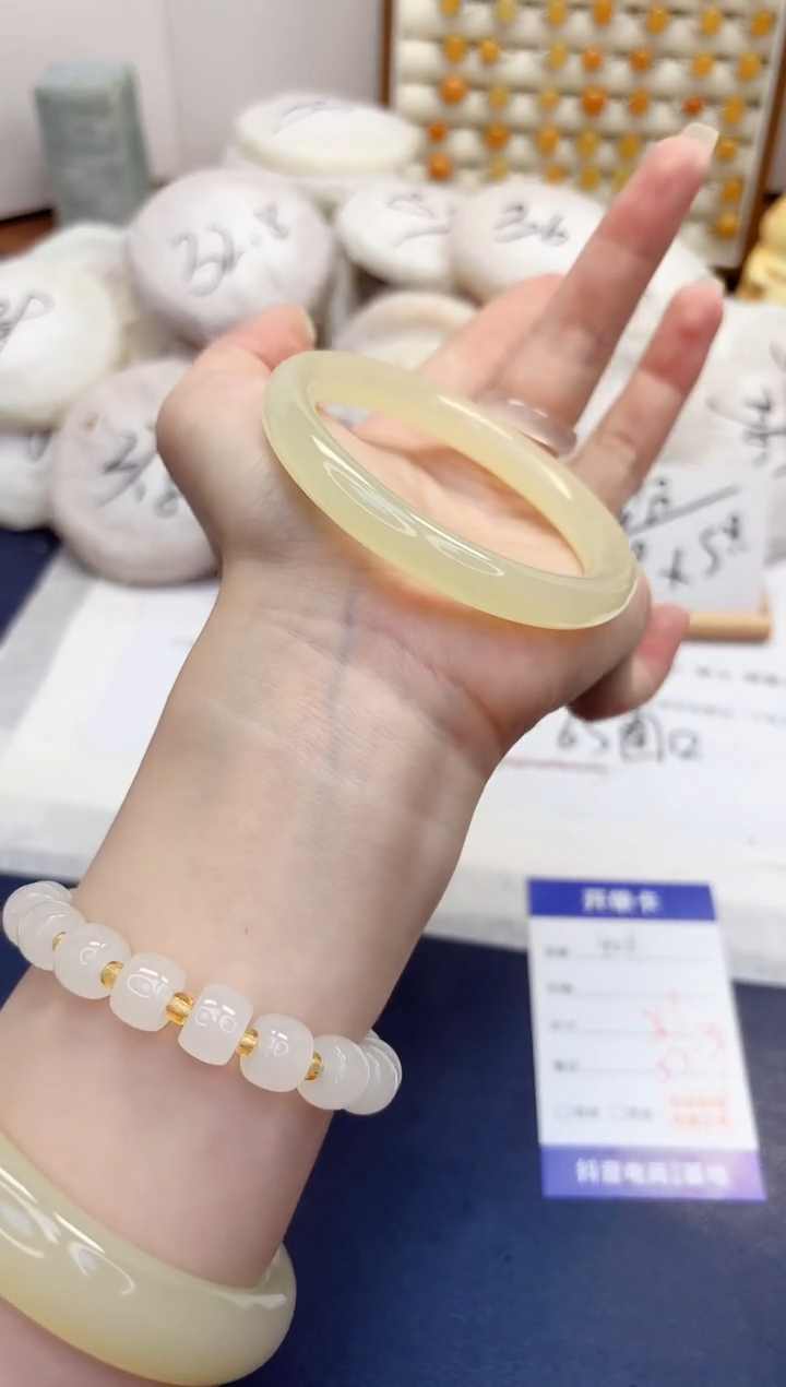 石英质玉手镯未镶嵌406-美人条晴水-圈口56