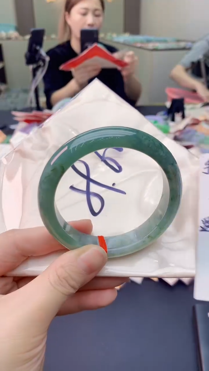 翡翠未镶嵌手镯0414809829