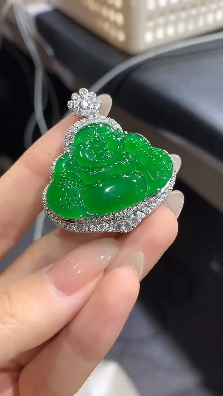 【闪购商品】翡翠吊坠(不含链)18K金镶嵌90团购