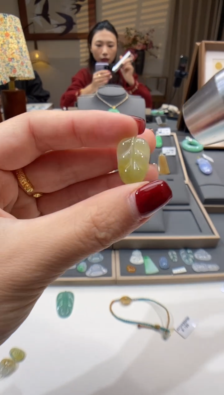 【闪购商品】翡翠颈饰未镶嵌叶子