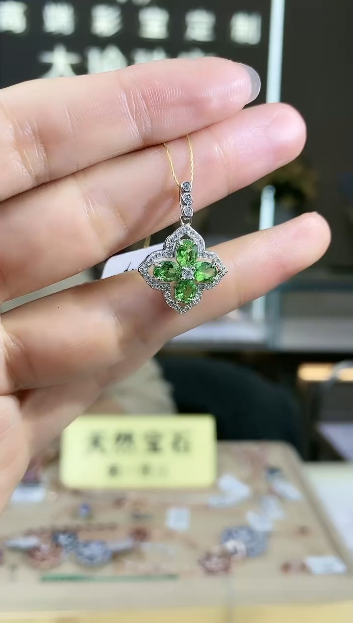 【闪购商品】石榴石（沙弗莱）颈饰银S925镶嵌颈饰