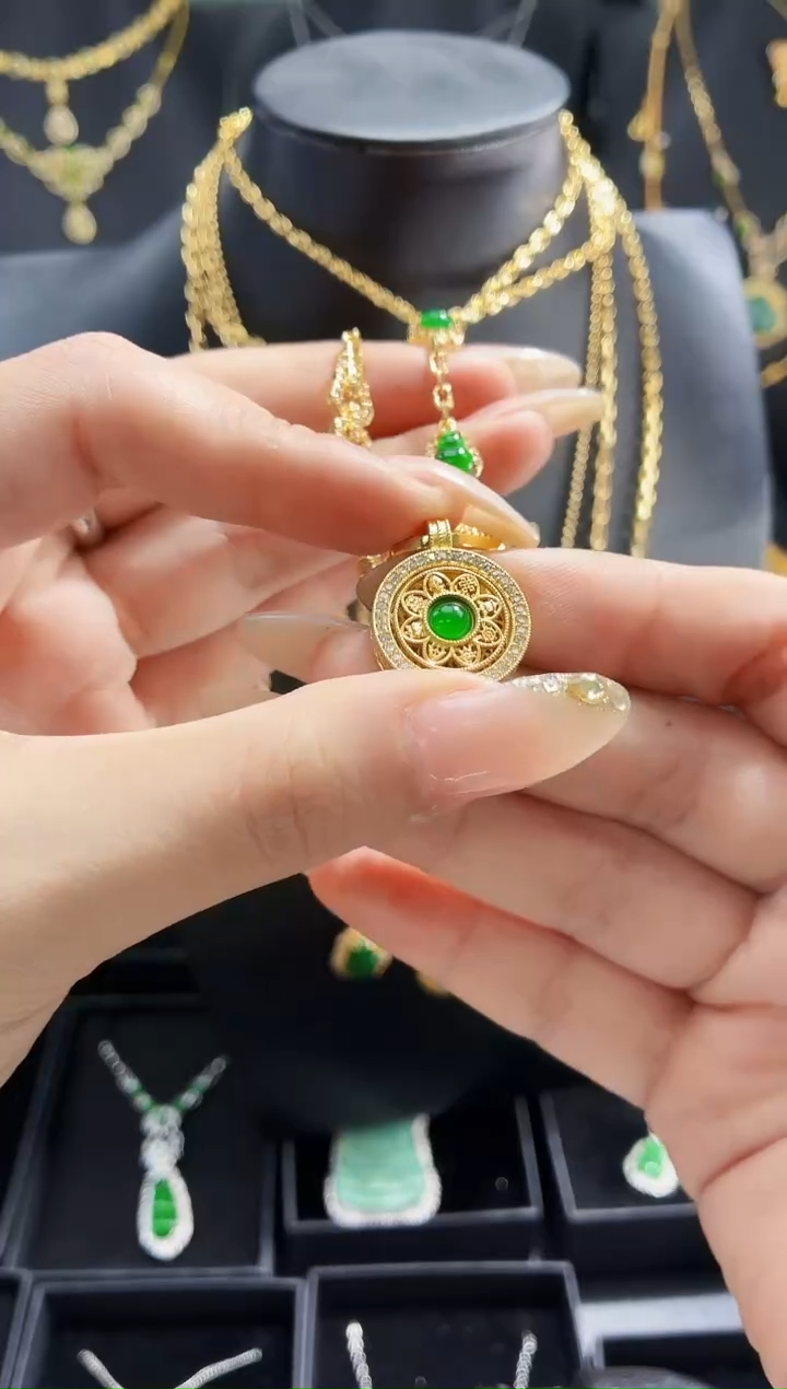 翡翠未镶嵌颈饰吊坠（不含链）
