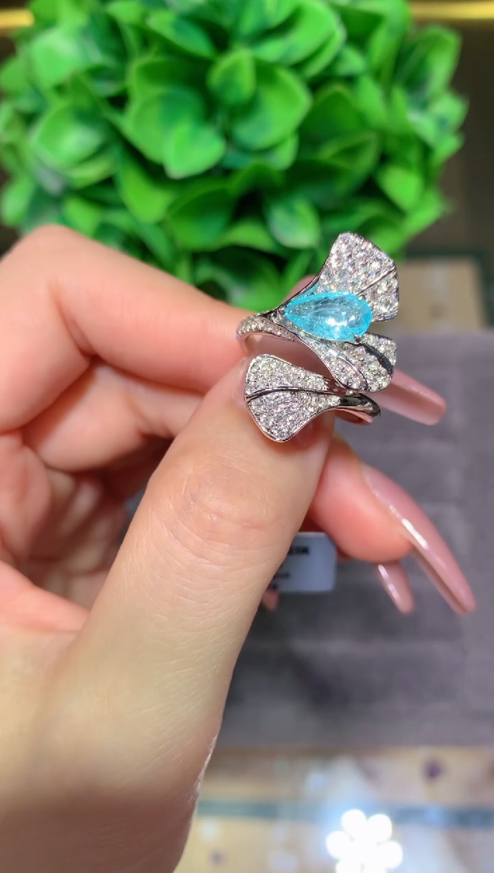18K金镶嵌戒指帕拉依巴碧玺1.01CT