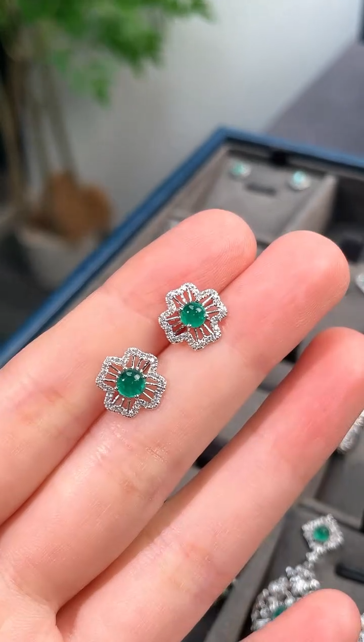 【闪购商品】祖母绿耳饰18K金镶嵌0.66ct
