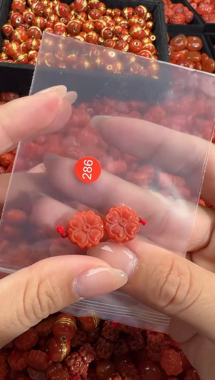 南红玛瑙未镶嵌颈饰1