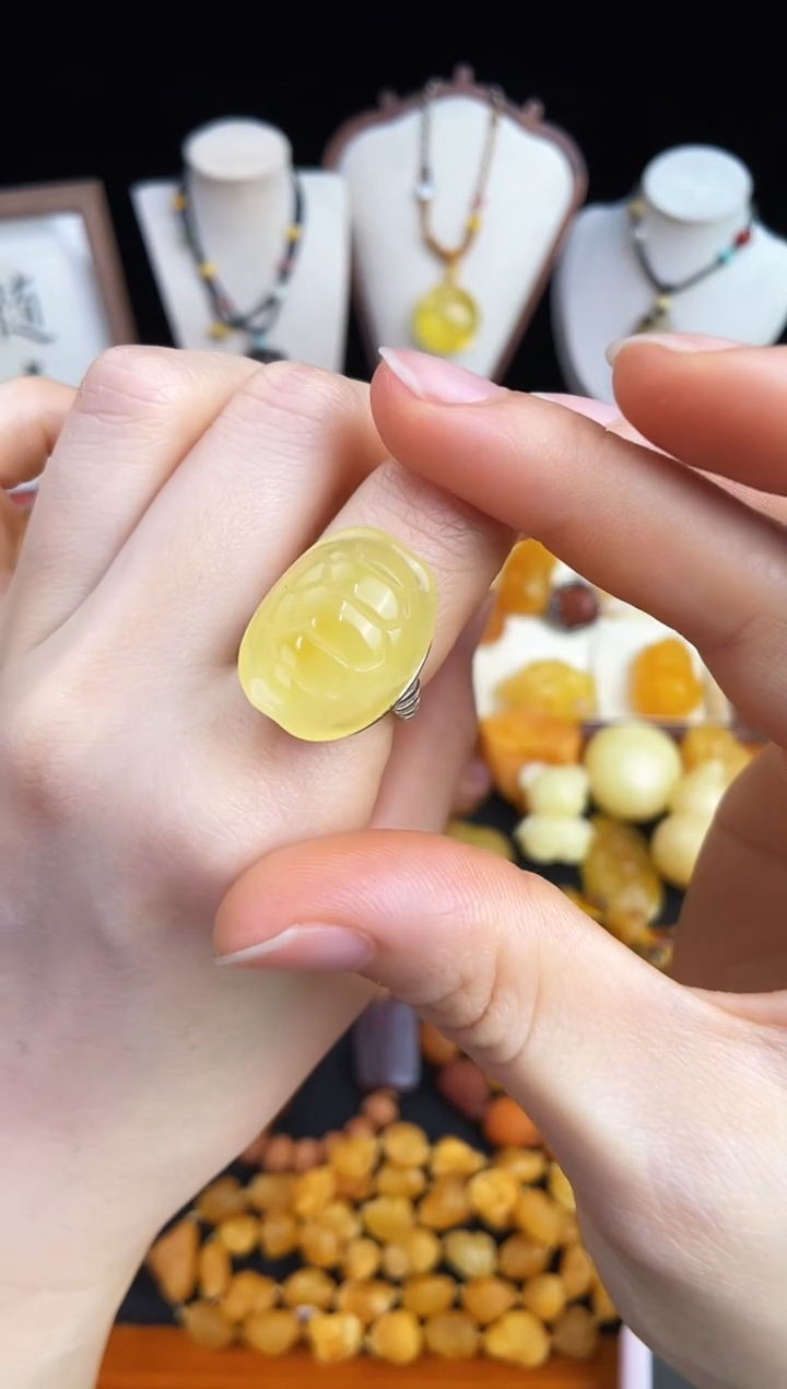 未镶嵌琥珀珠宝奇石柒月