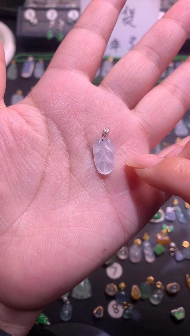 【闪购商品】翡翠吊坠(不含链)18K金镶嵌1