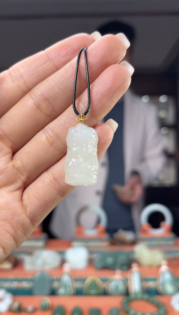 颈饰18K金镶嵌和田玉1