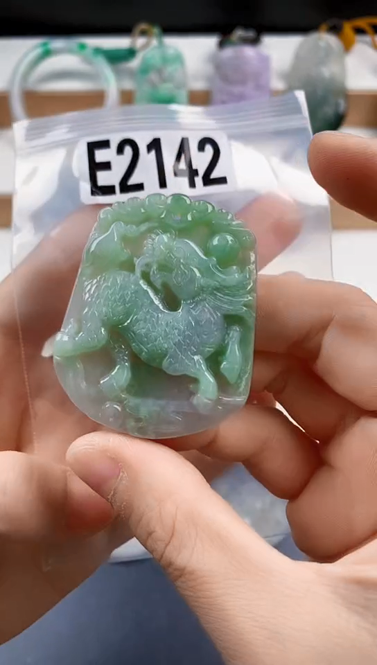 颈饰未镶嵌翡翠天然翡翠吊坠挂件