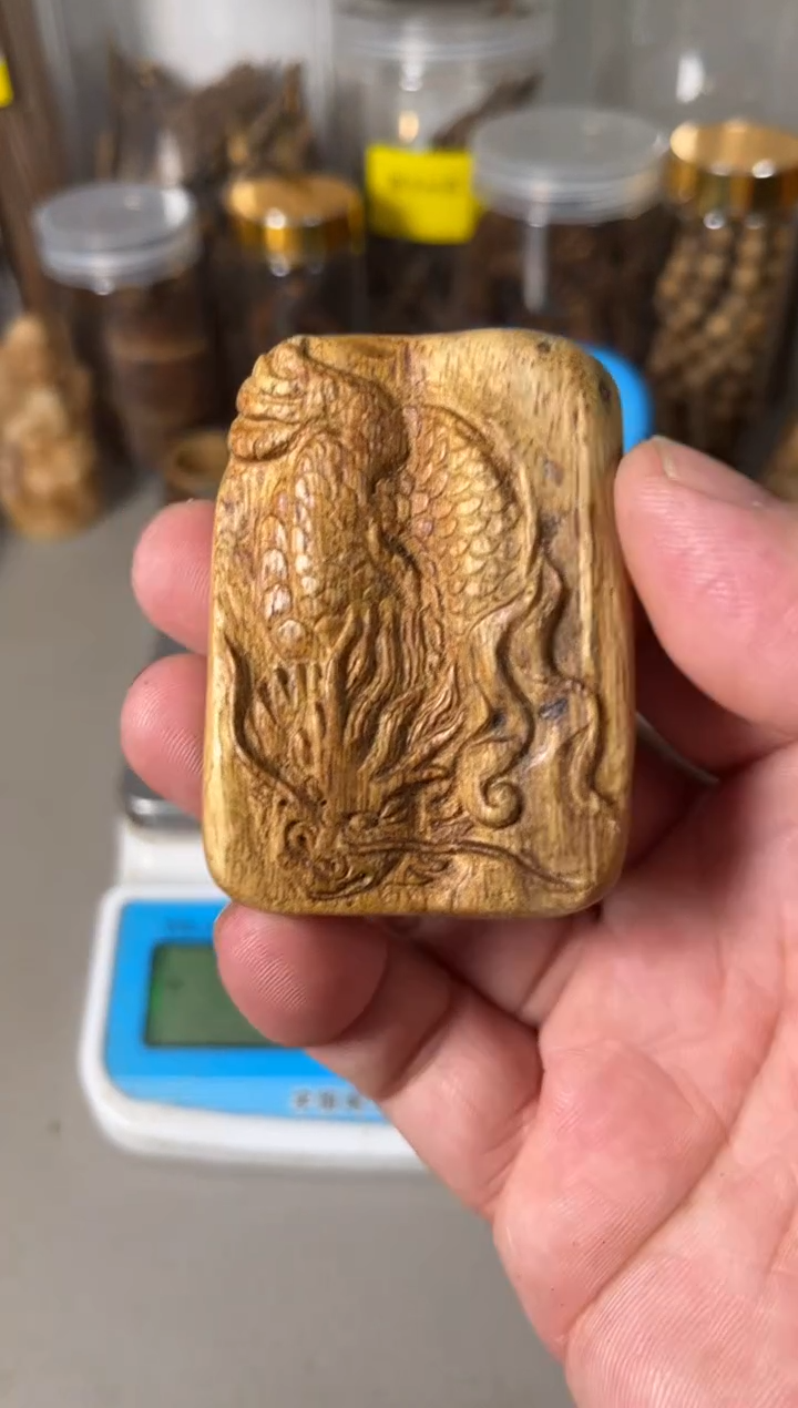 【闪购商品】沉香木手把件芽庄（克）             