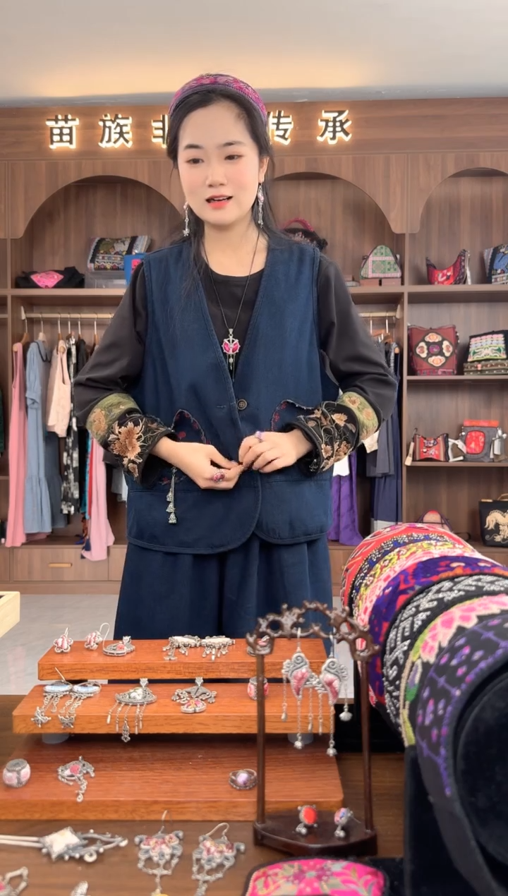 【闪购商品】织绣扶光苗绣传承L18