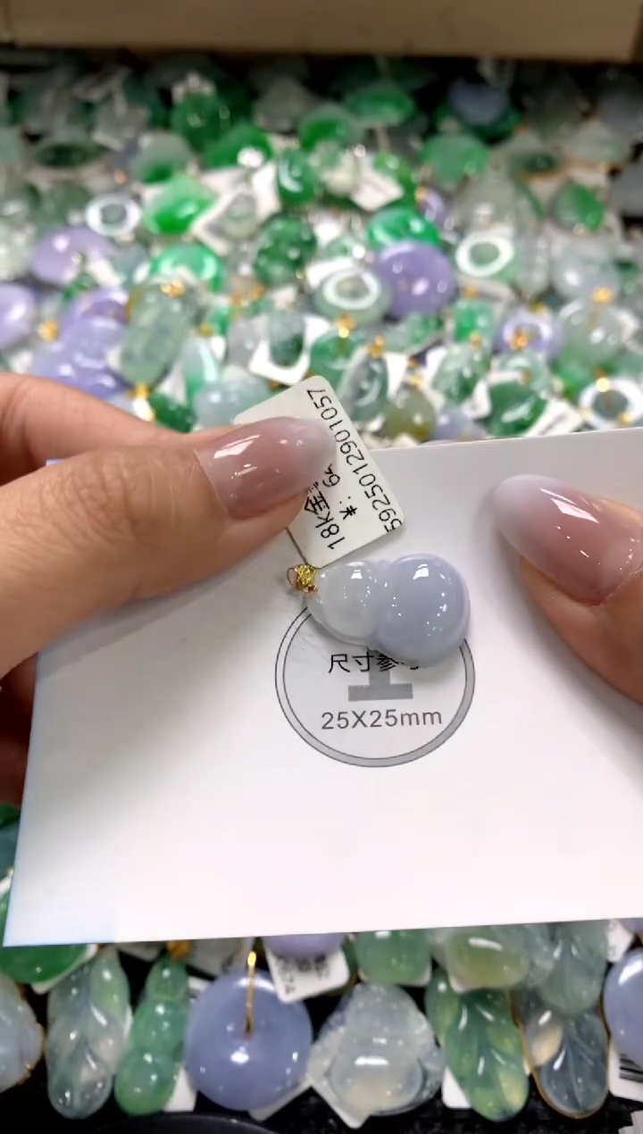 颈饰18K金镶嵌翡翠1111111111111111