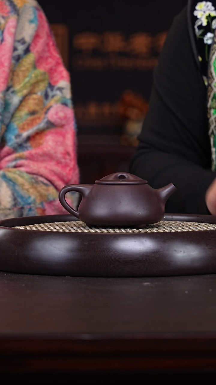 【闪购商品】紫砂茶壶张彩萍22-91 黑墩头景舟石瓢230c