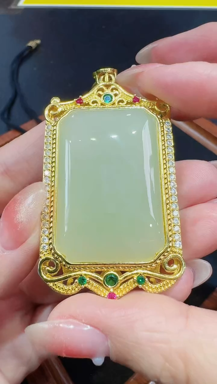 【闪购商品】和田玉吊坠合金发一件