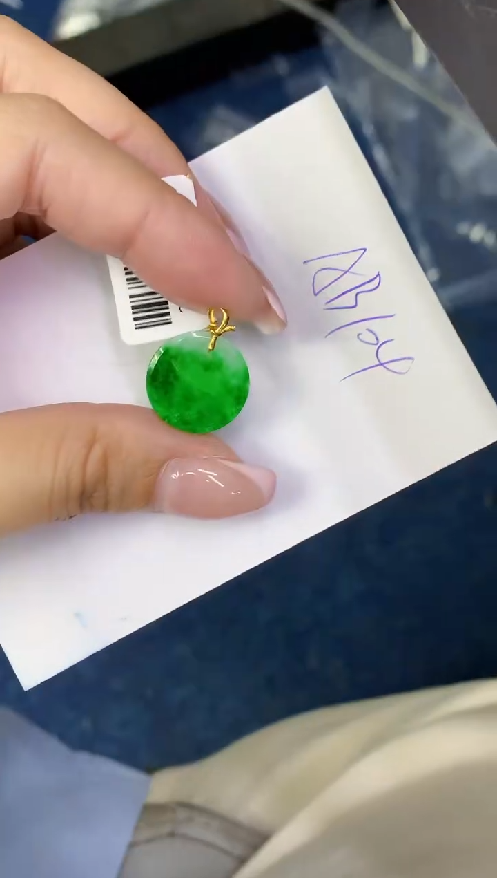 翡翠18K金镶嵌颈饰缅甸天然翡翠A货