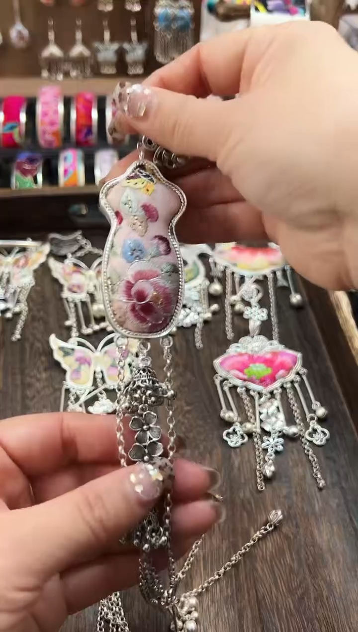 【闪购商品】织绣民族风老绣饰品545