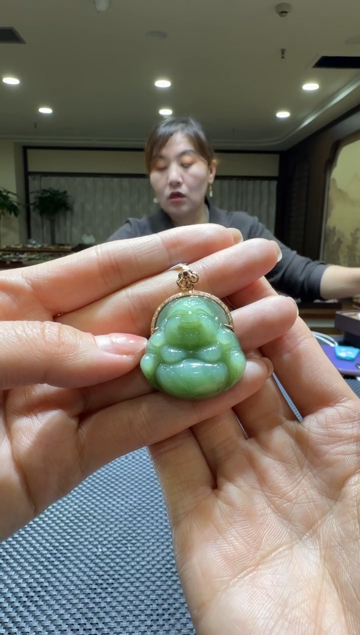 颈饰18K金镶嵌和田玉挂件