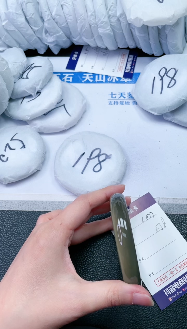 【闪购商品】石英质玉手镯未镶嵌L977