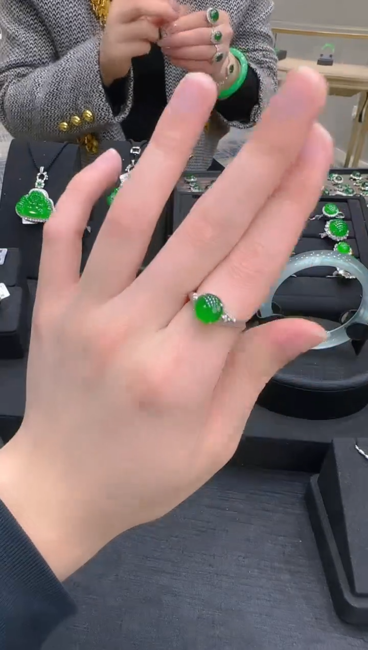 【闪购商品】翡翠戒指18K金镶嵌天然翡翠A货