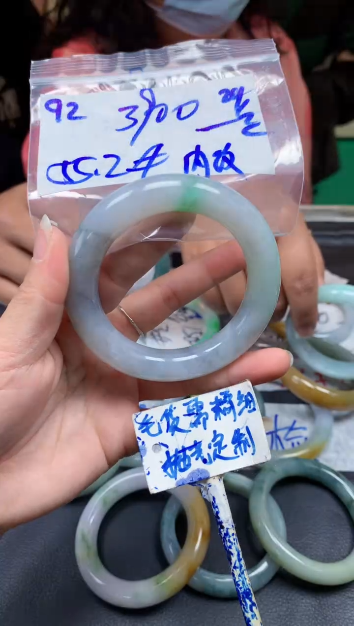 【闪购商品】定制翡翠未镶嵌92毛货需精细抛光手镯多样性拍一发一