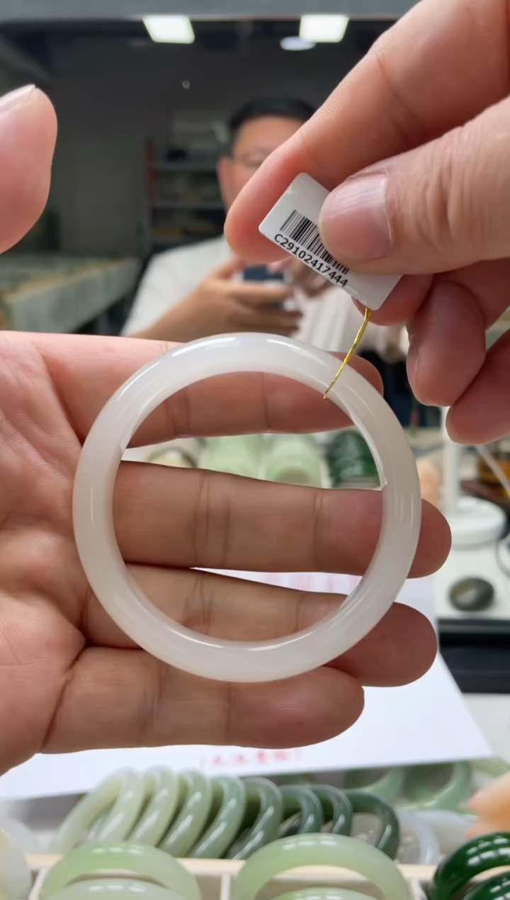 【闪购商品】和田玉手镯未镶嵌编码7444 圈口55-56