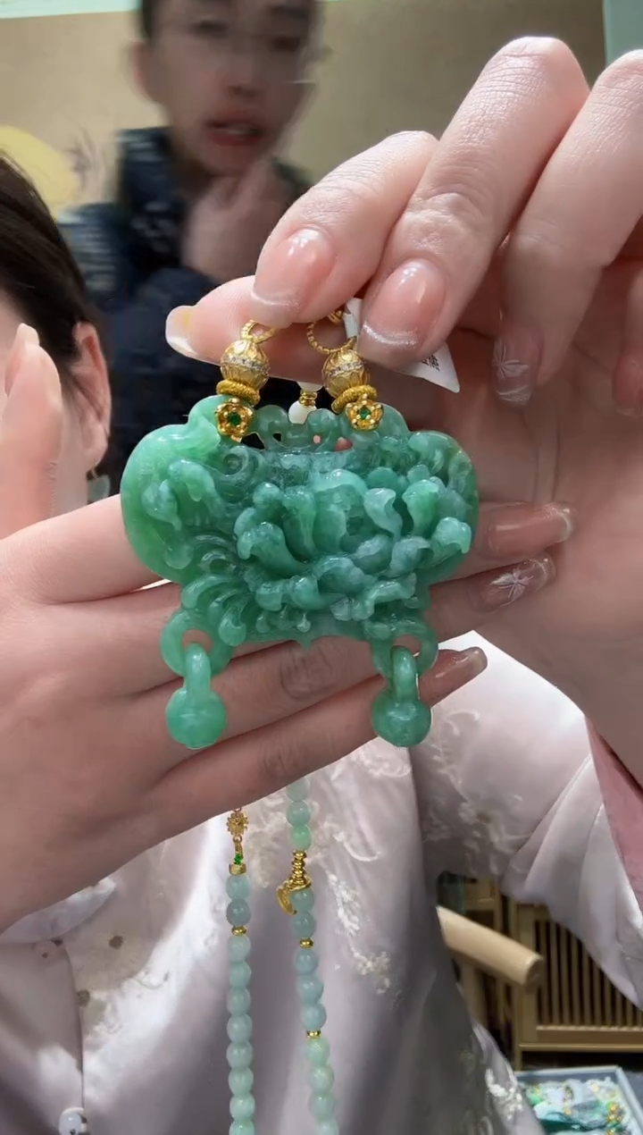 【闪购商品】翡翠颈饰未镶嵌吊坠1