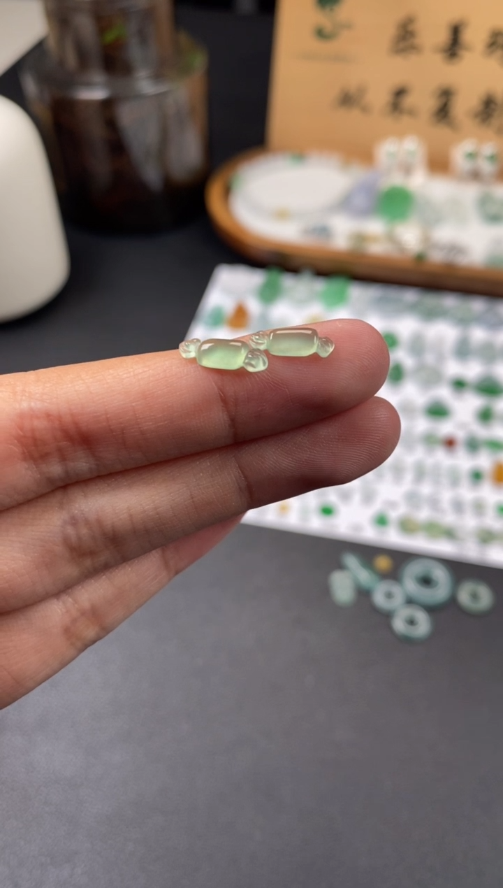 翡翠未镶嵌颈饰翡翠冰晴裸石