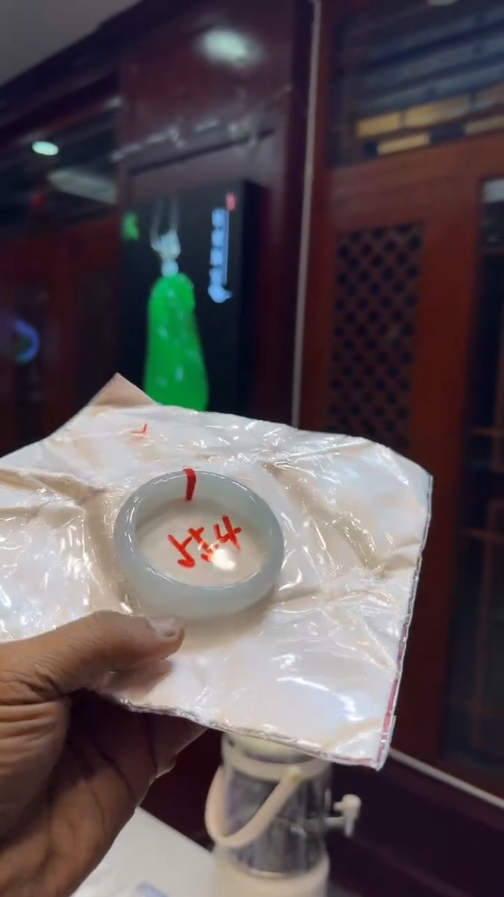 未镶嵌手镯翡翠手镯