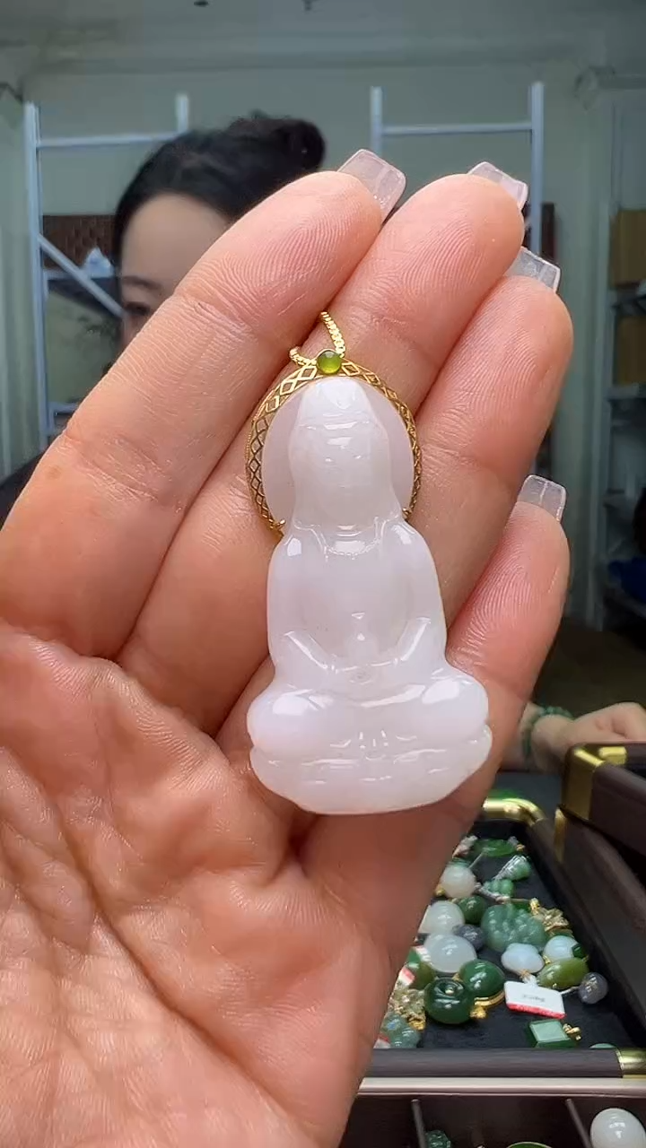 颈饰18K金镶嵌和田玉（多样性发货.发其一)1.04.100