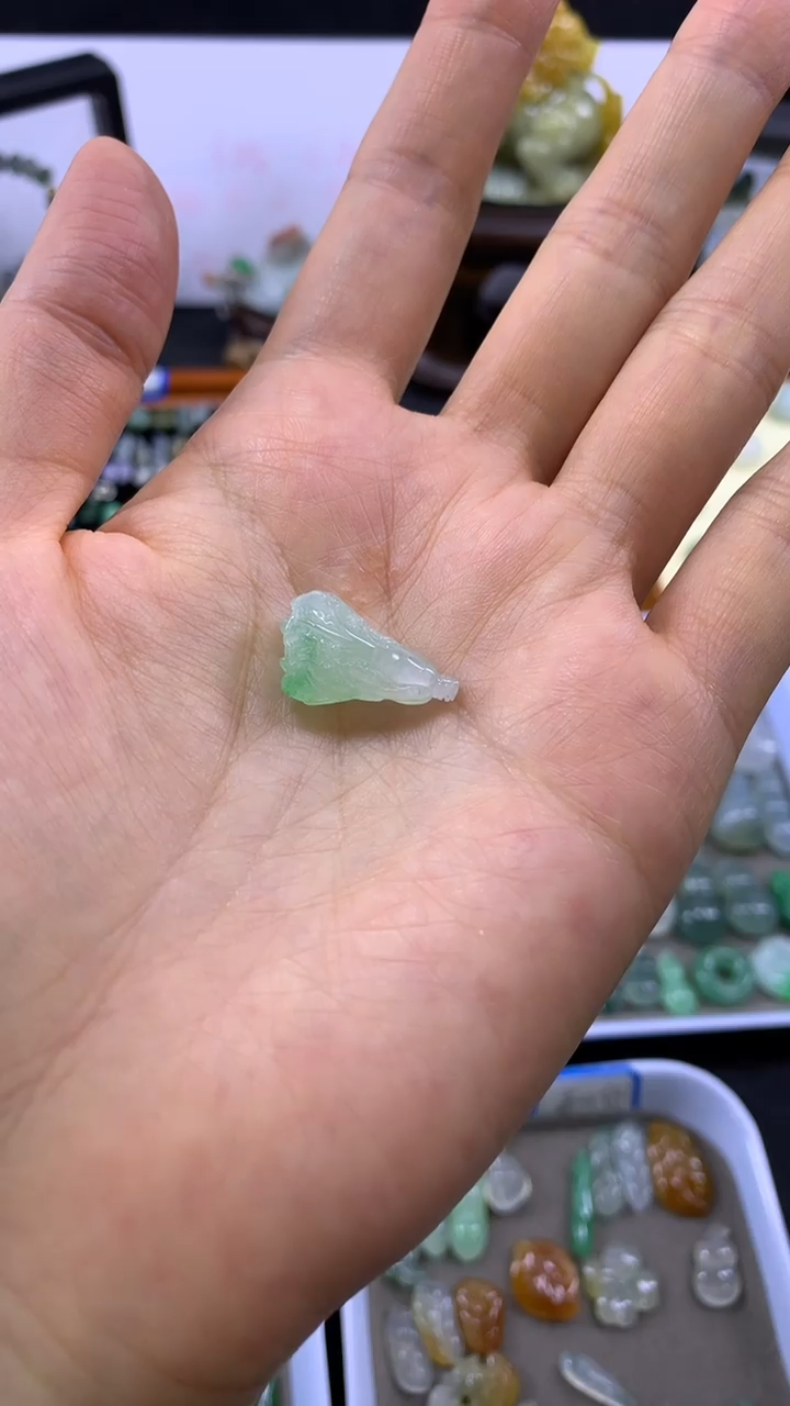 颈饰未镶嵌翡翠.****子小白菜