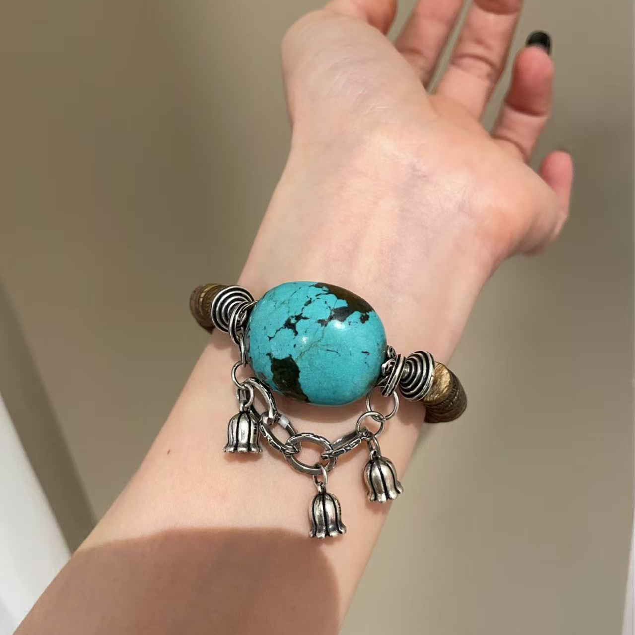 S10578<晶贵坊>s925银随形绿松石松石隔片（厚薄不一）祥云链手串