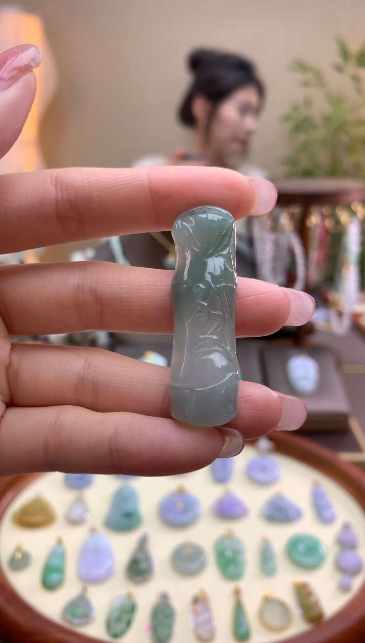 翡翠未镶嵌颈饰竹节