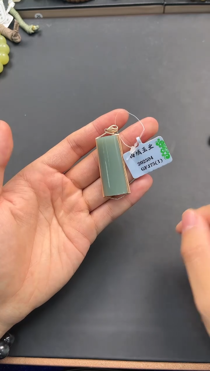 未镶嵌手串和田玉俄碧吊坠微色差