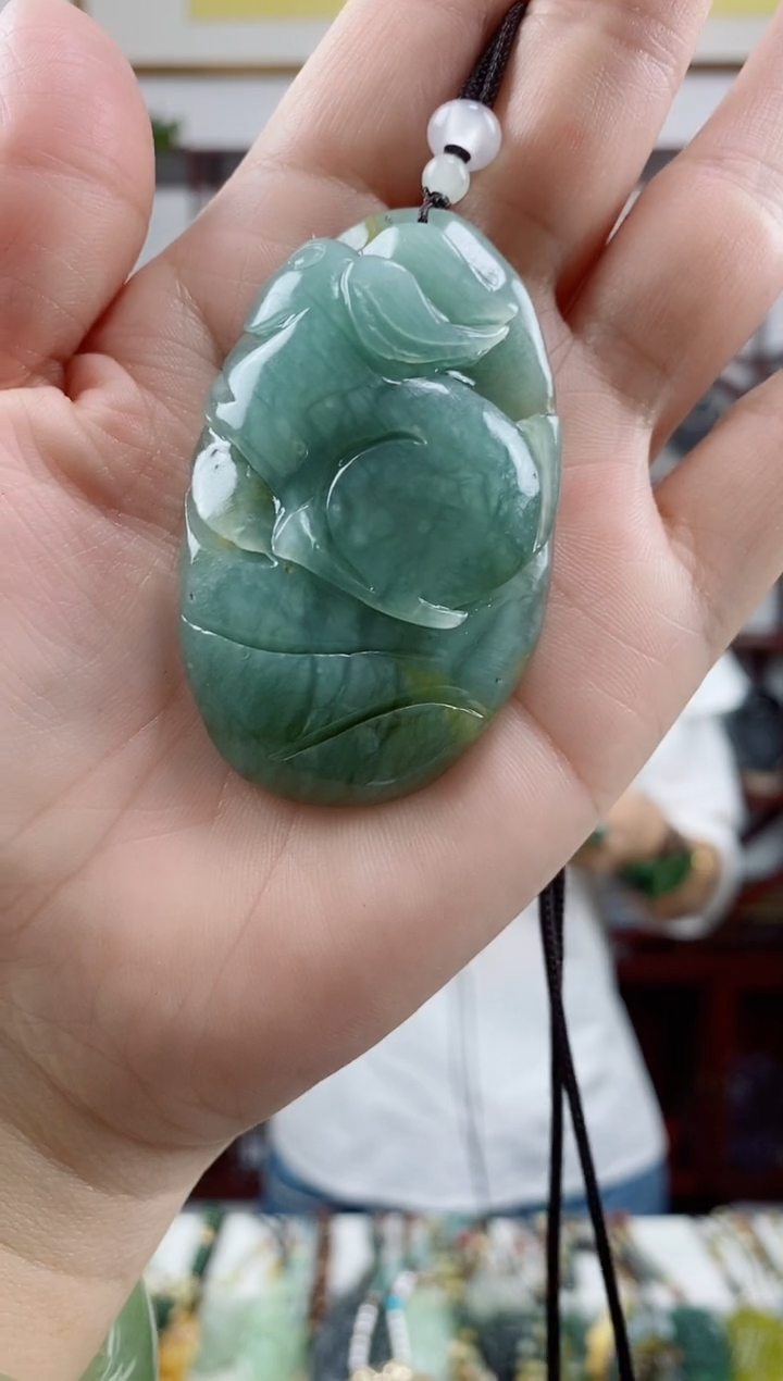 未镶嵌岫玉颈饰兔