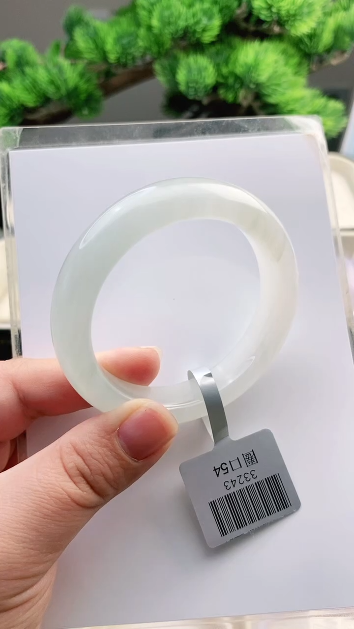 【闪购商品】石英质玉手镯未镶嵌54