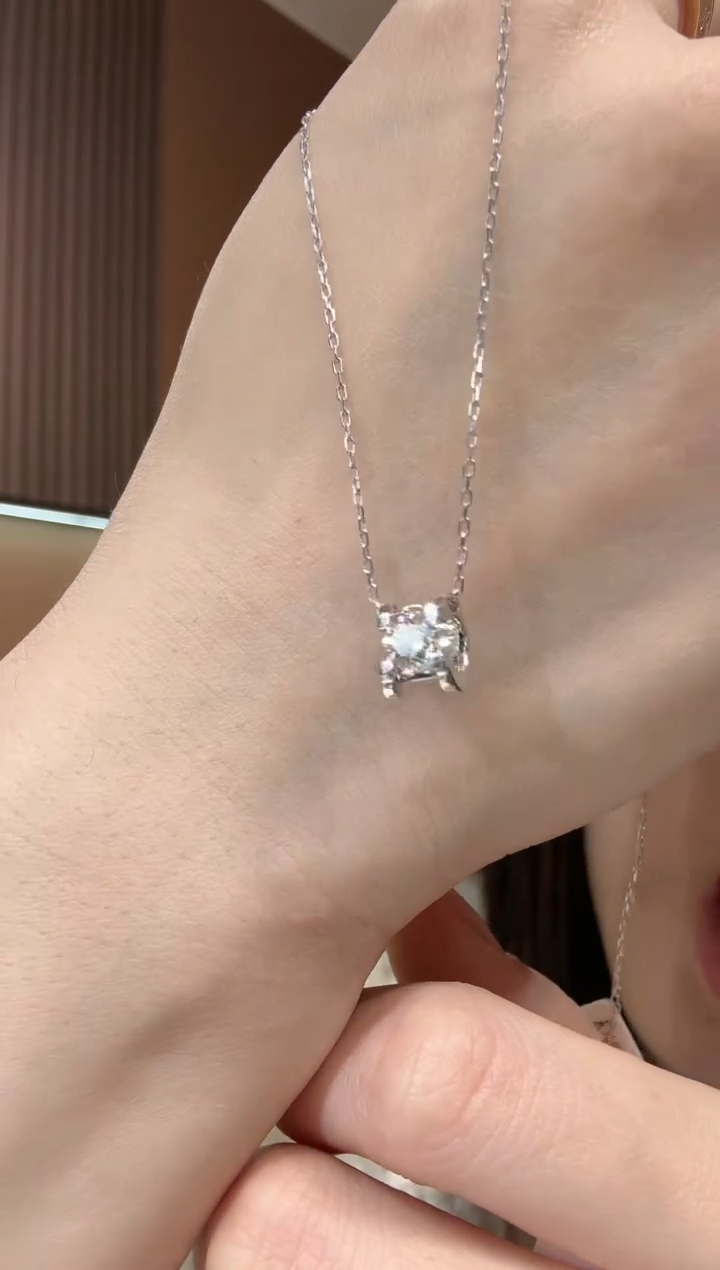 【闪购商品】钻石套链18K金镶嵌50分牛头套链