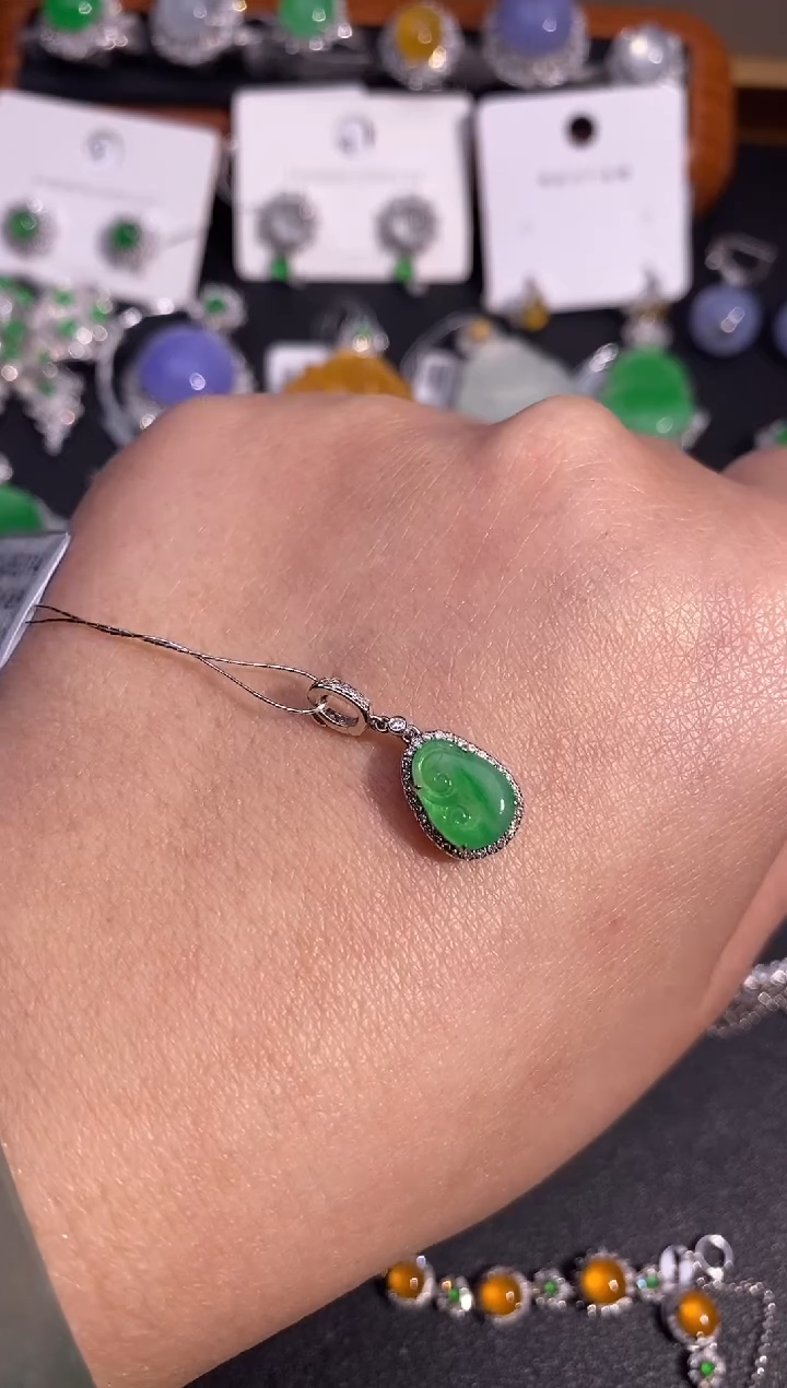 【闪购商品】翡翠吊坠(不含链)18K金镶嵌吊坠