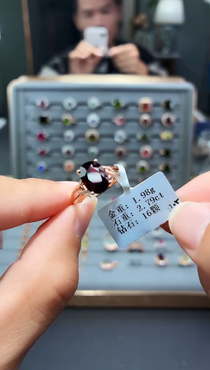 18K金镶嵌戒指碧玺2.79.