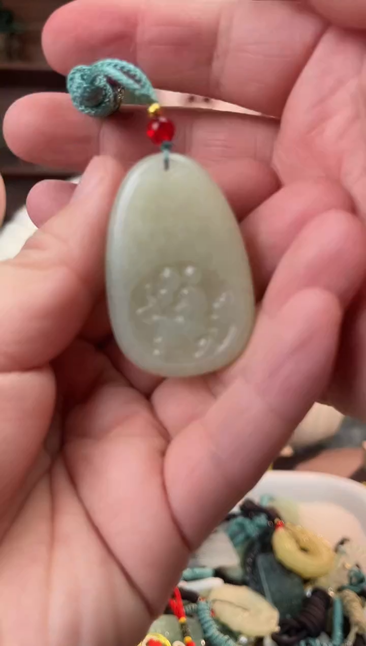 未镶嵌蛇纹石玉颈饰`