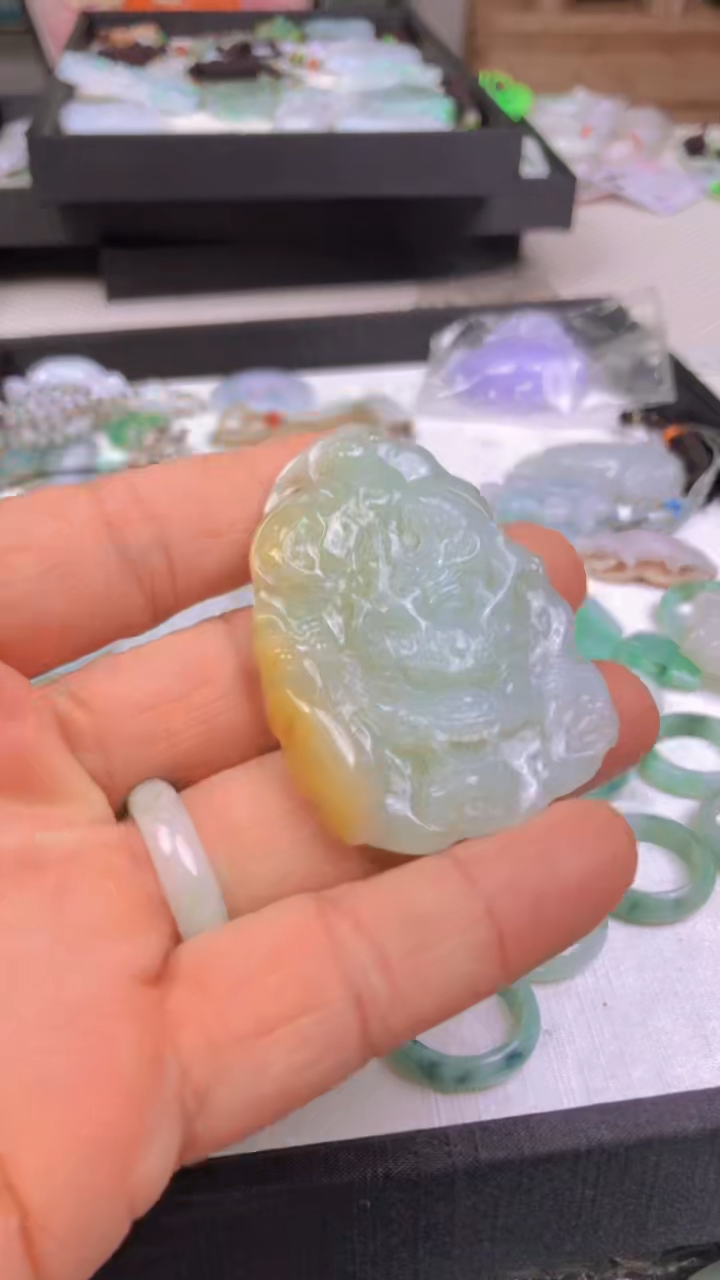 吊坠(不含链)未镶嵌翡翠黄翡龙牌